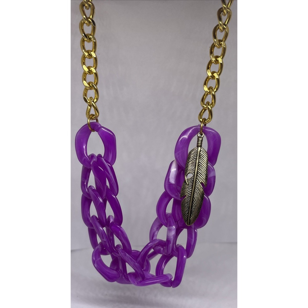 Vintage Retro Purple Acrylic Link Gold Tone Fashion Necklace Metal Feather Charm